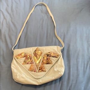 Vintage Dove white purse with 5 zip compartments